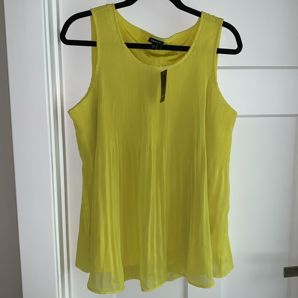 NWT TORRID LIME GREEN CHIFFON PLEATED TANK